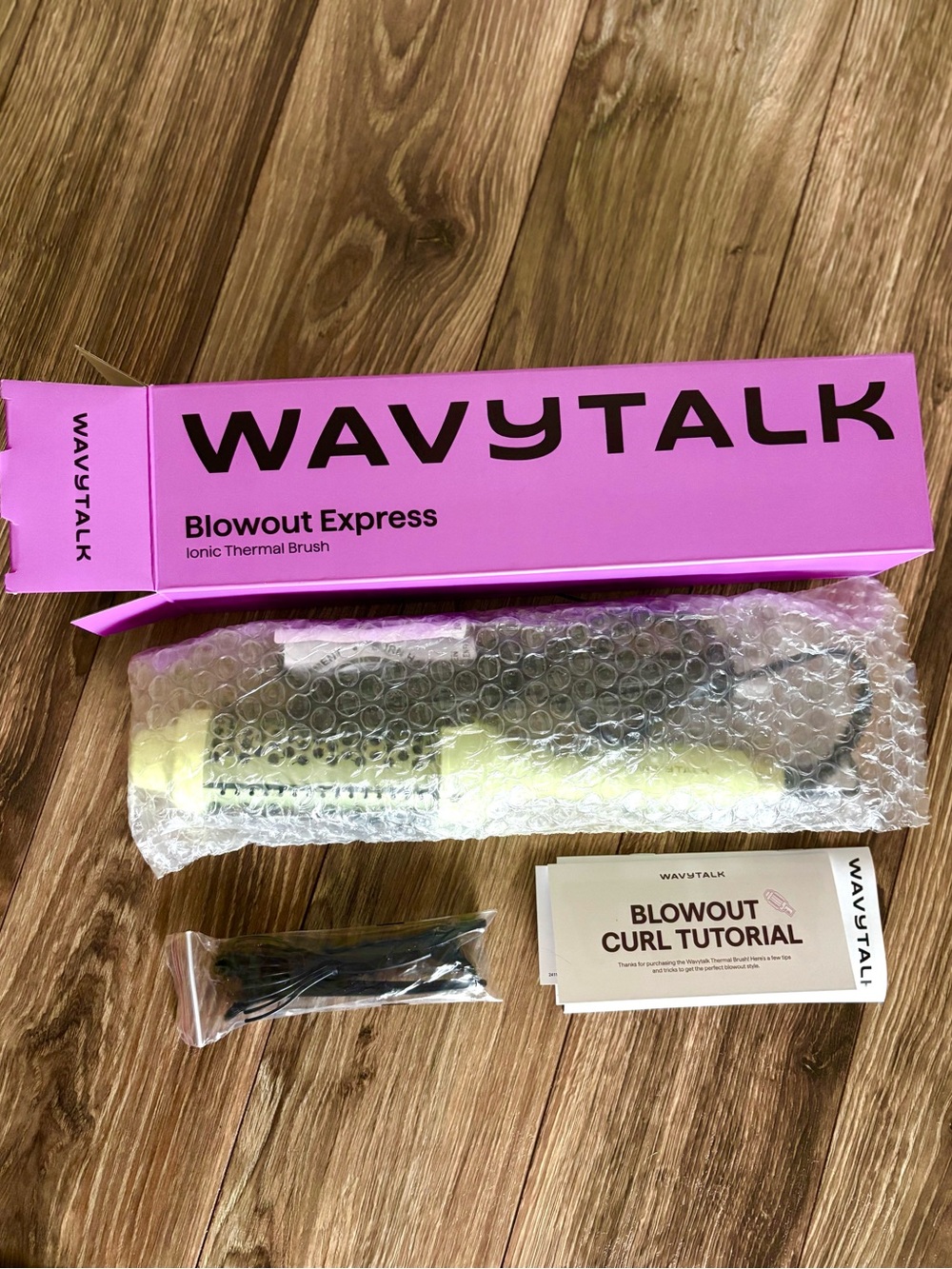WavyTalk Green Ionic Hot Air Brush - Volumizing Styling Tool - Picture 3 of 4